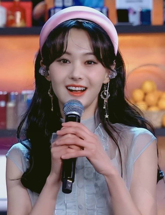 姐姐之后,又一档男版乘风破浪,嘉宾阵容强大,并且由郑爽担任"发行人"