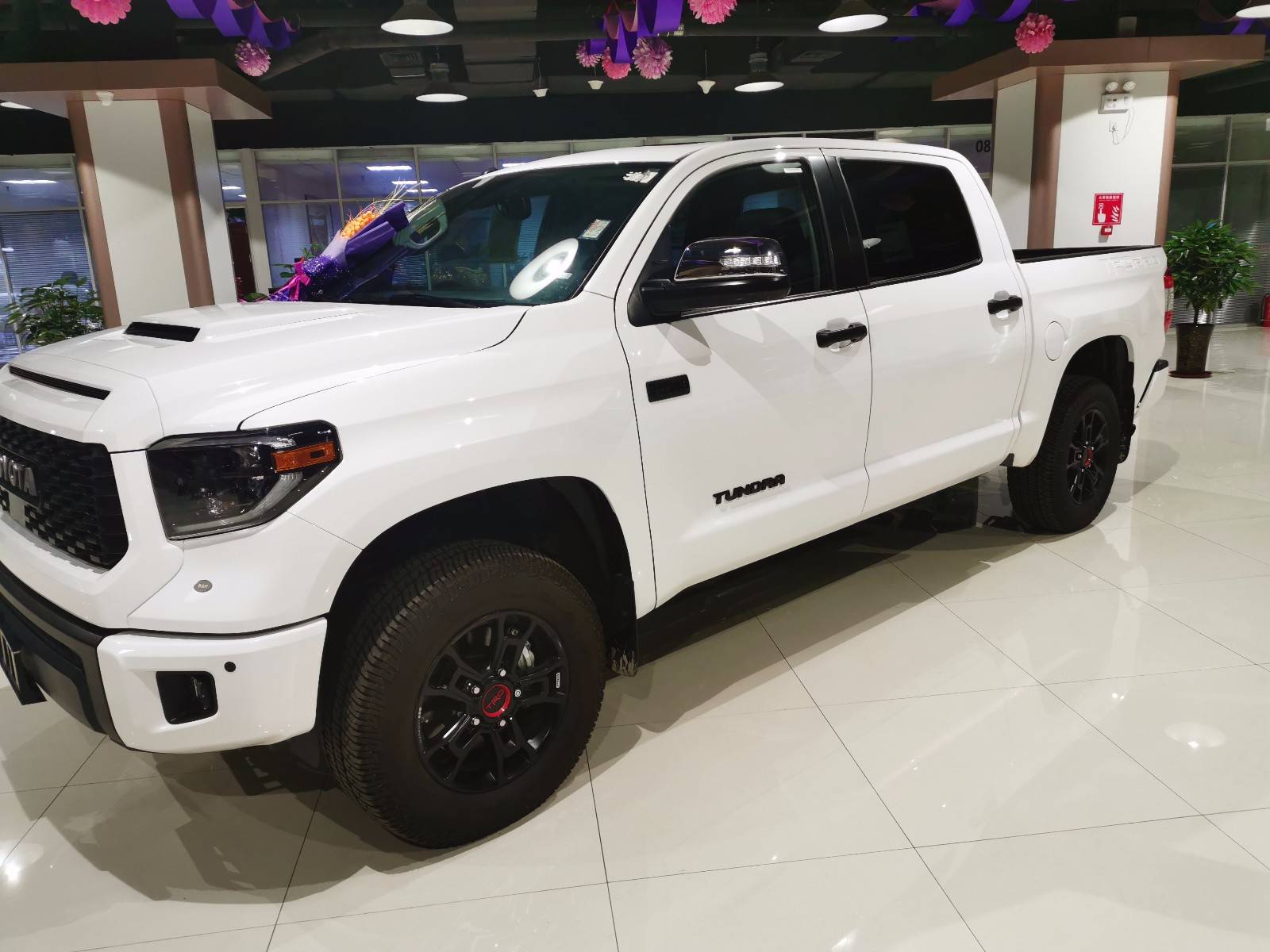 丰田坦途5700l配置及报价皮卡suv性能操控