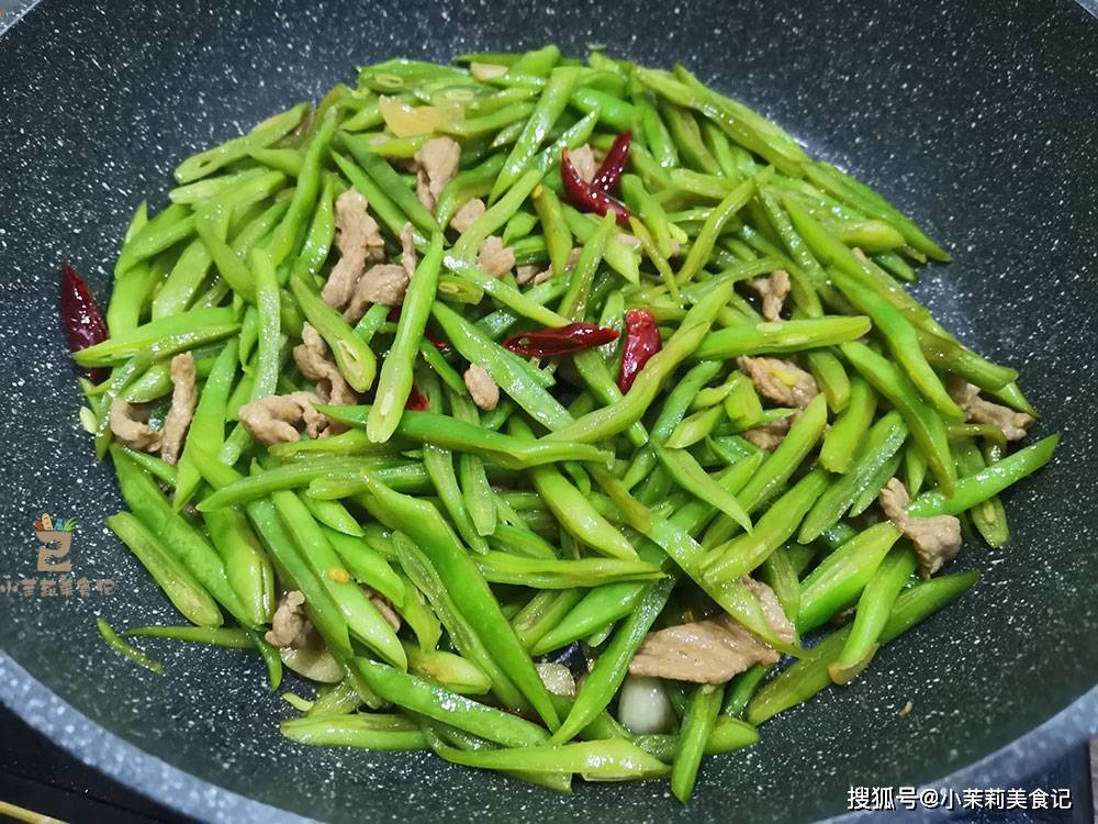 家常小炒扁豆絲別隻知道焯水大廚教你2招脆爽入味噴香下飯