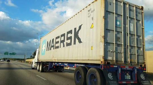 马士基发布客户通知正面回复爆仓涨价缺柜停航等海运行业的现状