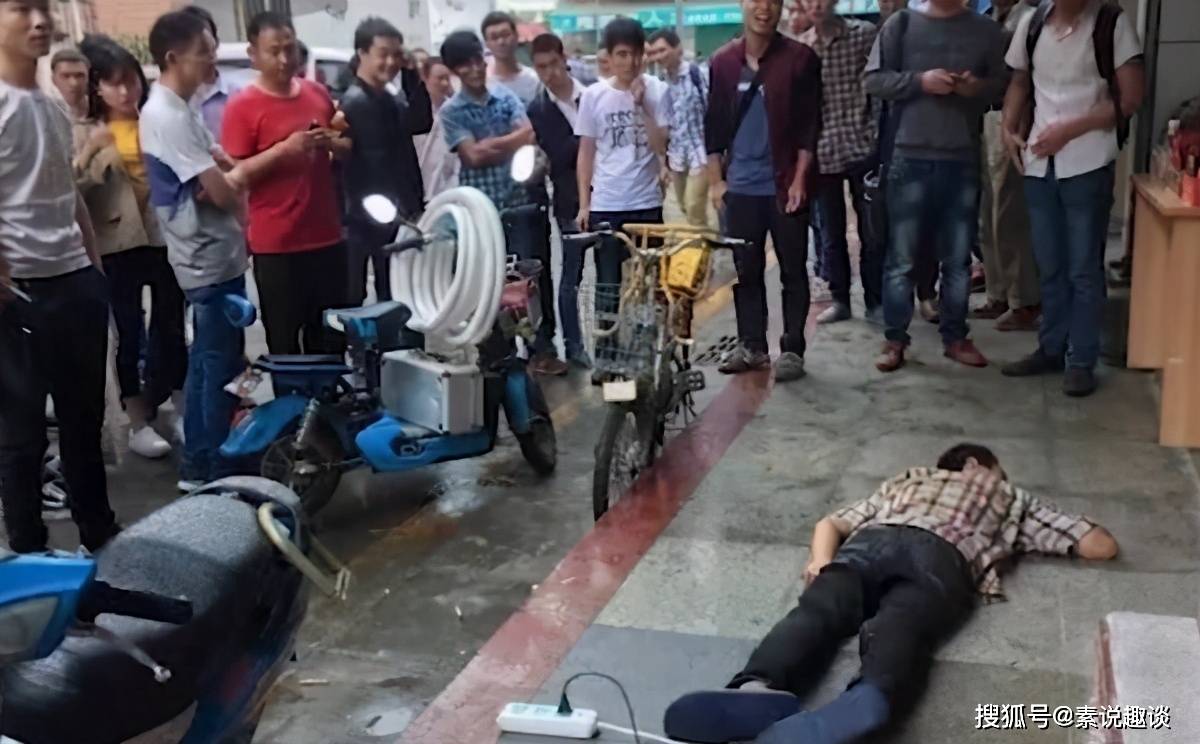 还记得三和大神皮裤哥吗?宁可饿晕街头也决不打工,他后来如何?