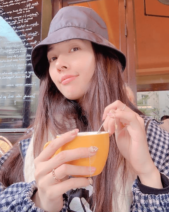 有种炫富叫郭碧婷的美甲镶钻又镶珍珠网友果然是嫁入豪门