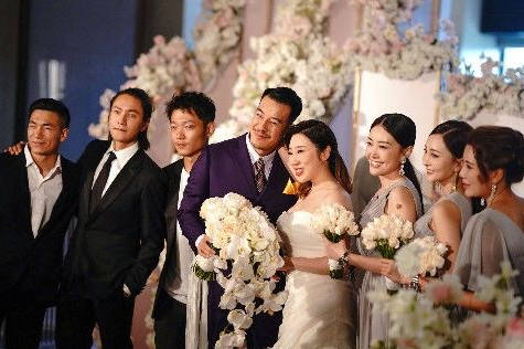 陈坤首当伴郎,婚礼现场帅气搞怪,接受考验喝苦瓜汁