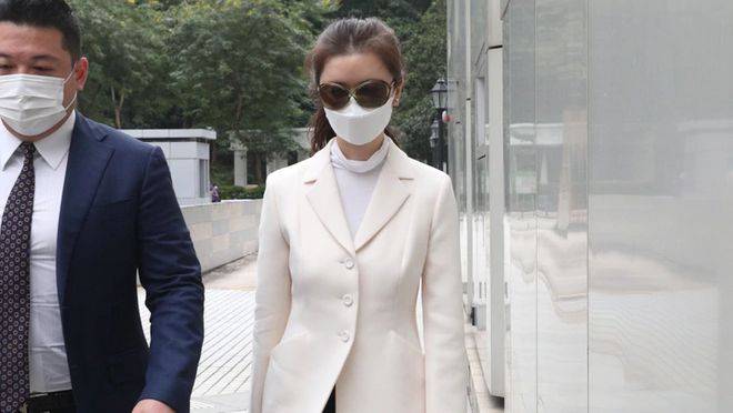 原创周星驰与前情人余文凤受审因财产反目成仇揭秘两人关系细节