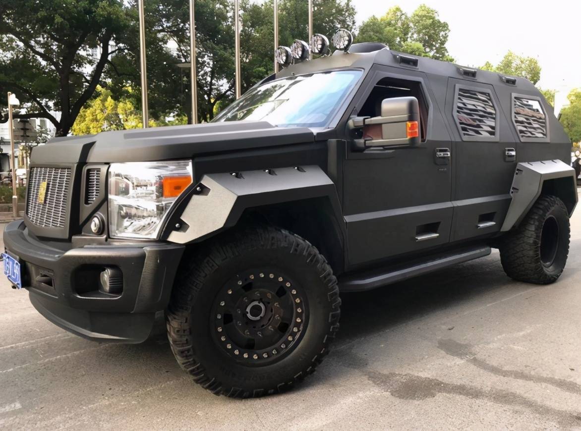 乔治巴顿勇士遇到k字标防弹车见k字钥匙后勇士车主显得很好奇