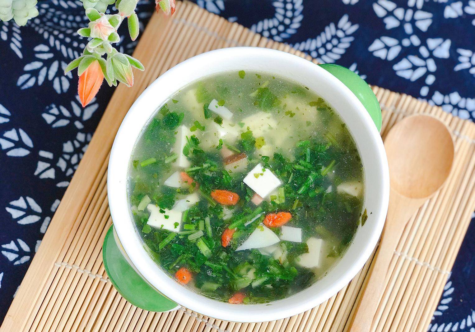 人间有味是春鲜荠菜加1物做汤鲜嫩清香每1口都是春天的味道