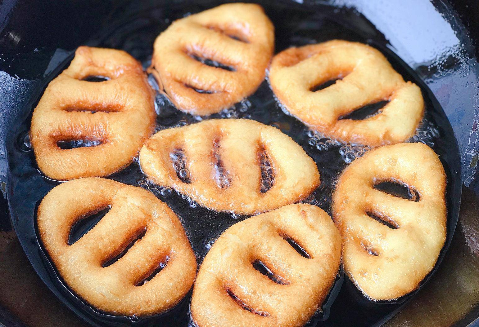 原创90岁外婆用了60年的炸油饼配方外酥里软太香了比炸油条还简单