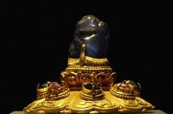 盗墓贼炸出明朝大墓,专家抢救出5000件文物,专家:能买一个国家