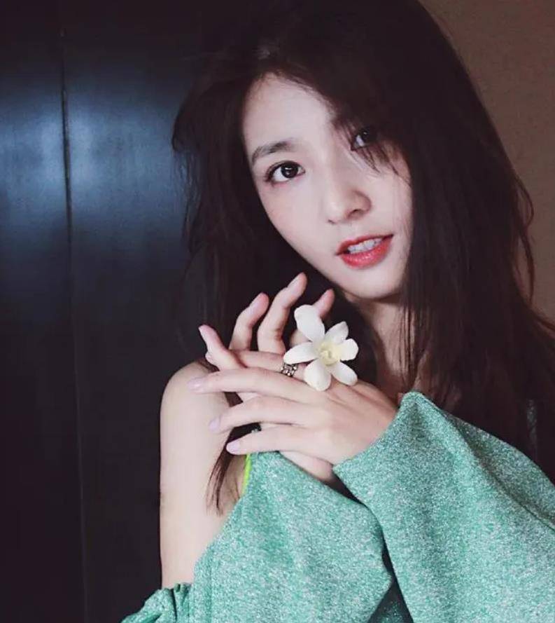 还记得《微微一笑》的校花吗?