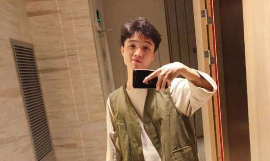 原创rng小龙堡恋情曝光女方曾追mekio和crisp几个月后加了xlb