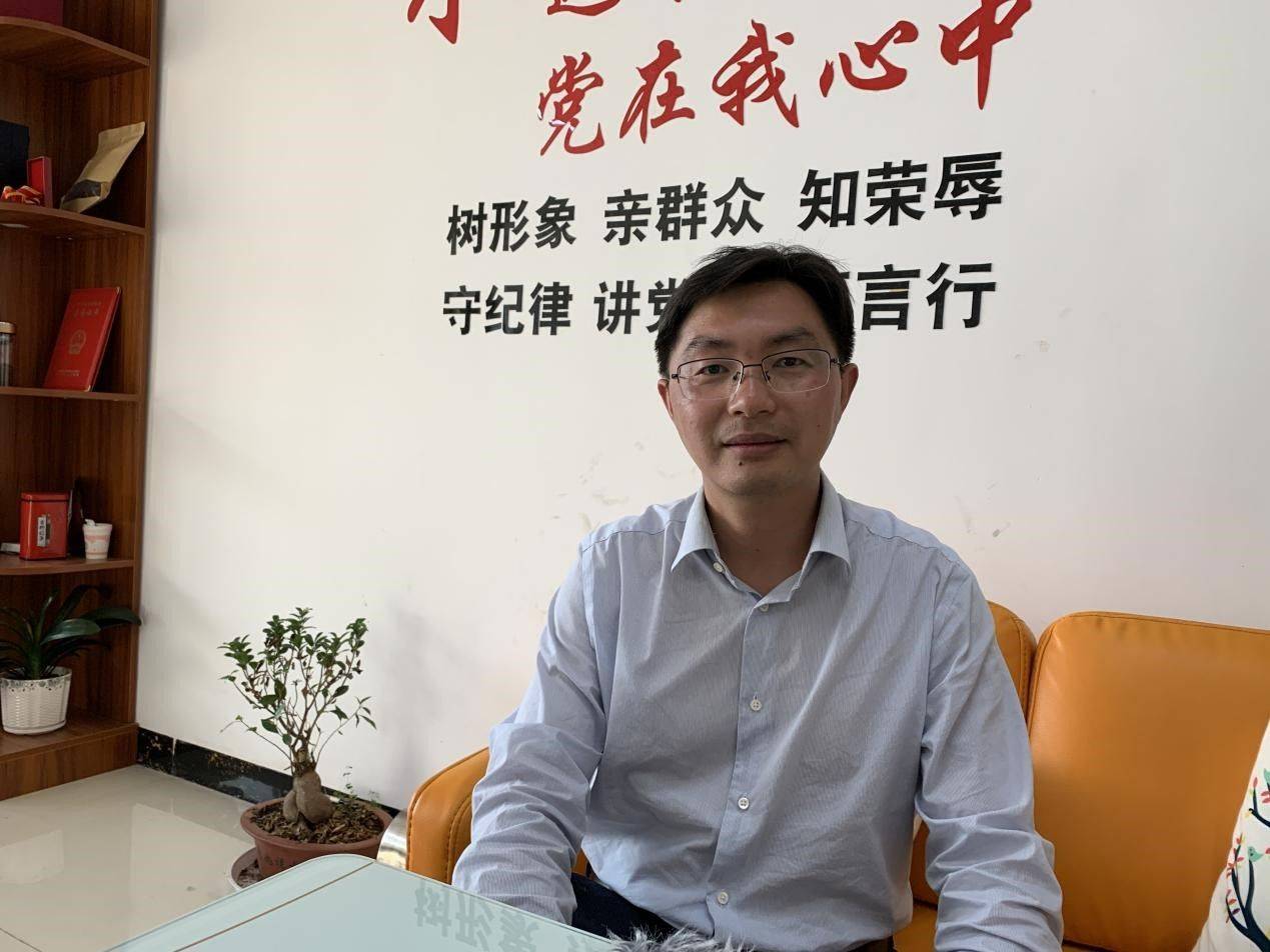 威宁县委常委,副县长丁力