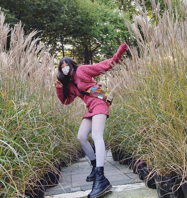 "白色丝袜"搭马丁靴意外很好看_手机搜狐网