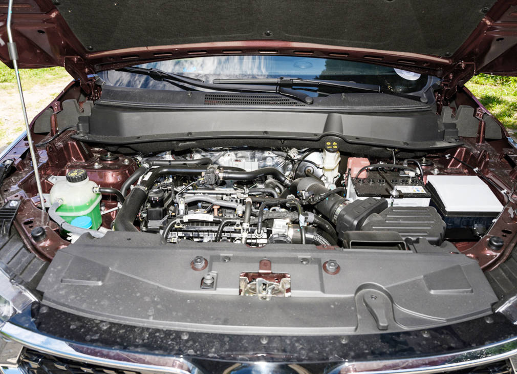 5t三菱顶级缸内直喷发动机,最大功率达到了197马力,峰值扭矩为285牛