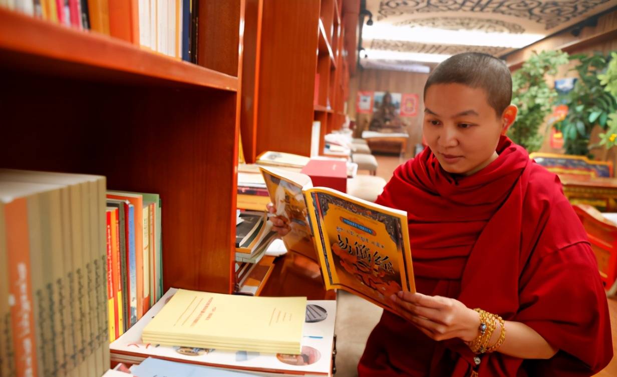 并且还选择了海拔4千米的雪域高原,也就是色须寺