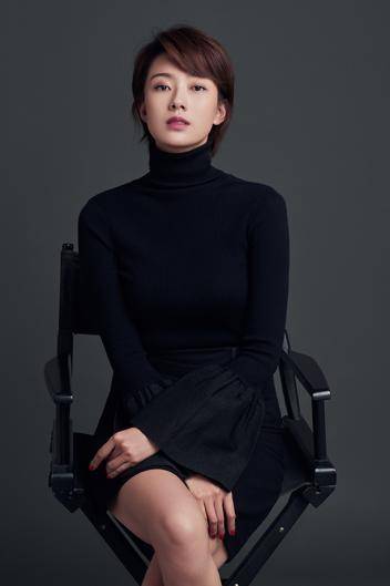 她是赵本山的干女儿,当红时与恩师传出绯闻,如今33岁沦为路人