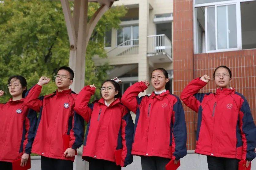 海门中学隆重举行第49届校学生会就职仪式