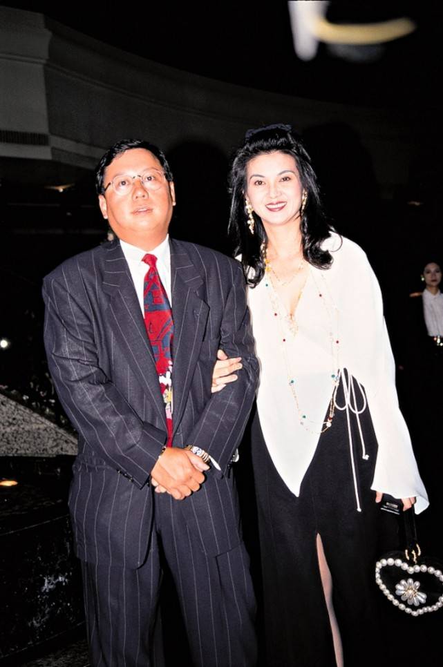 林建岳前妻谢玲玲确诊新冠最新情况百亿级别阔太只能住多人病房