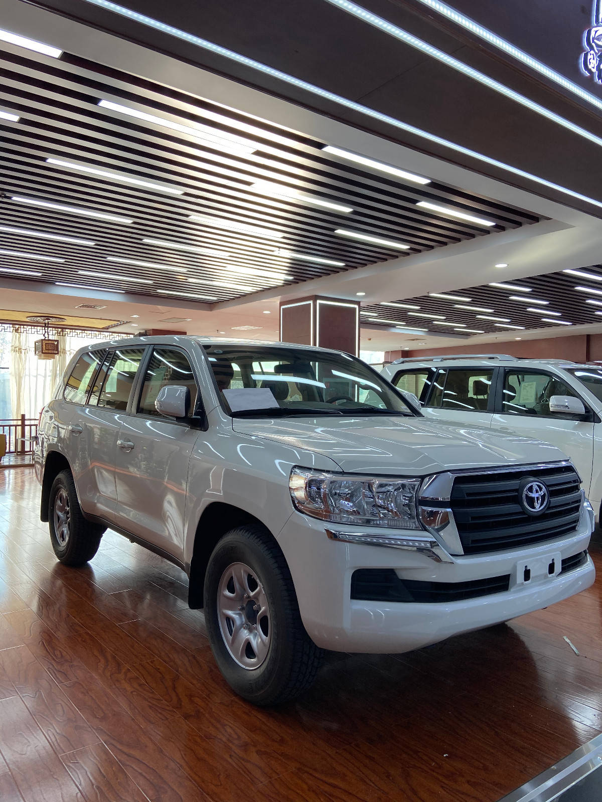 2020款丰田酷路泽4000 经典越野之王新行情_兰德酷路泽