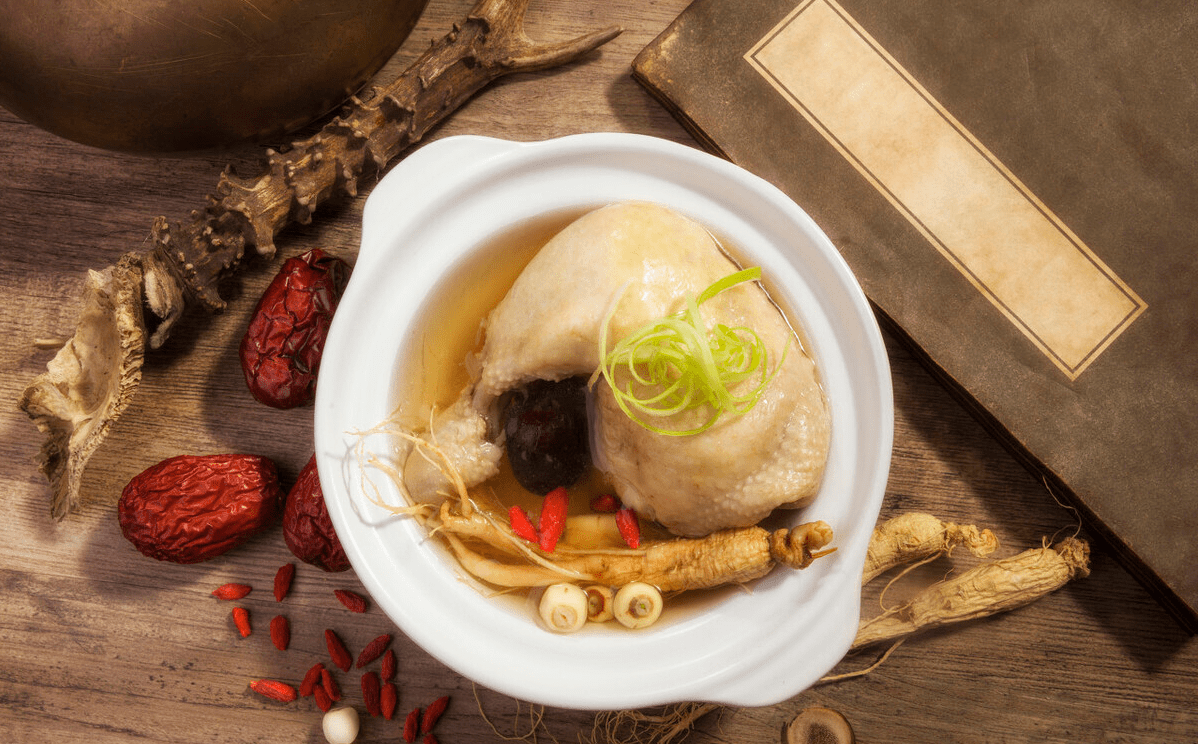 "手脚冰凉"中医讲有三种原因,附上按摩法及食疗药膳方助您回温