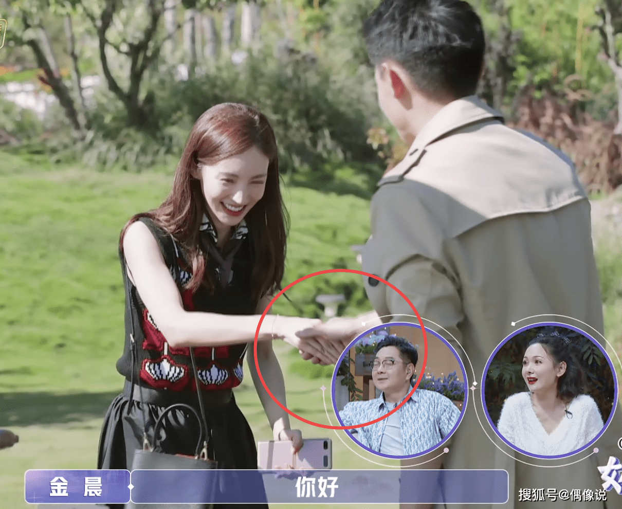 金晨公开二号男嘉宾写的信,原来两人初次约会有信物,就摆在桌旁