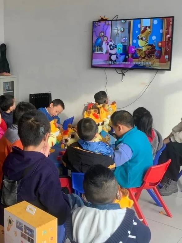 感恩有你与爱同行恒信东方爱心公益行温情暖童心