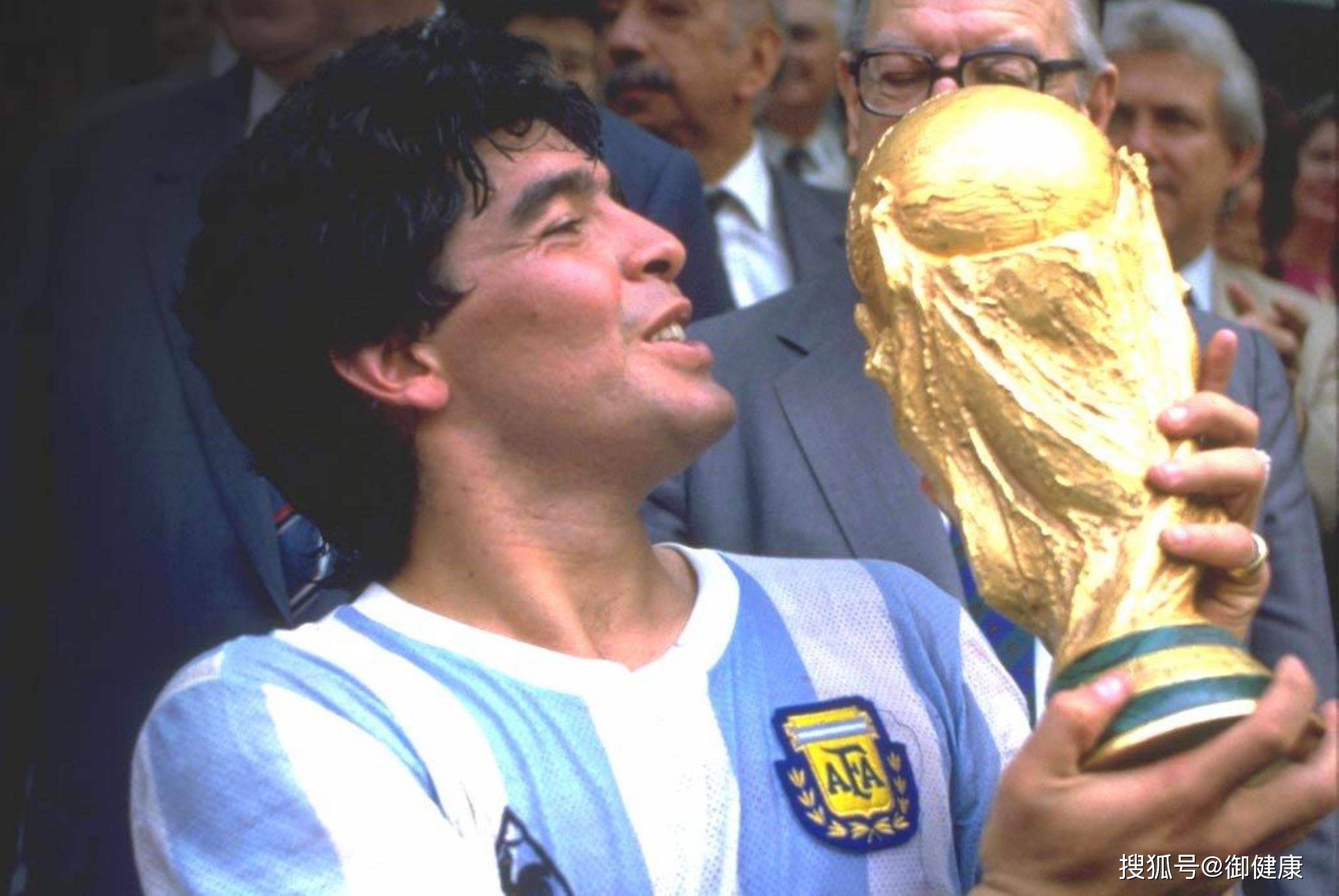 马拉多纳心脏骤停去世病根竟然在他22岁的时候就埋下了