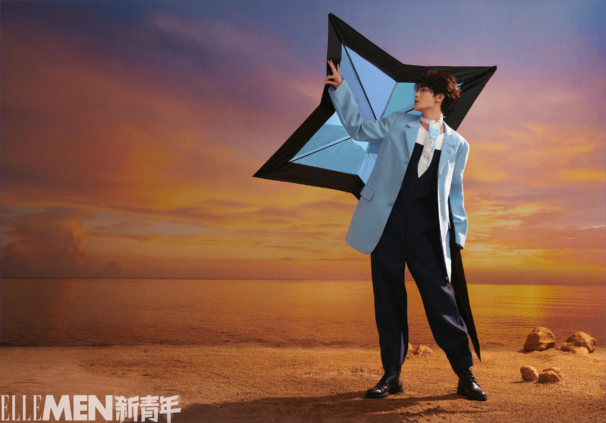 帅气男孩朱正廷诠释多面时尚,轻松驾驭夹克外套,演绎个性boy