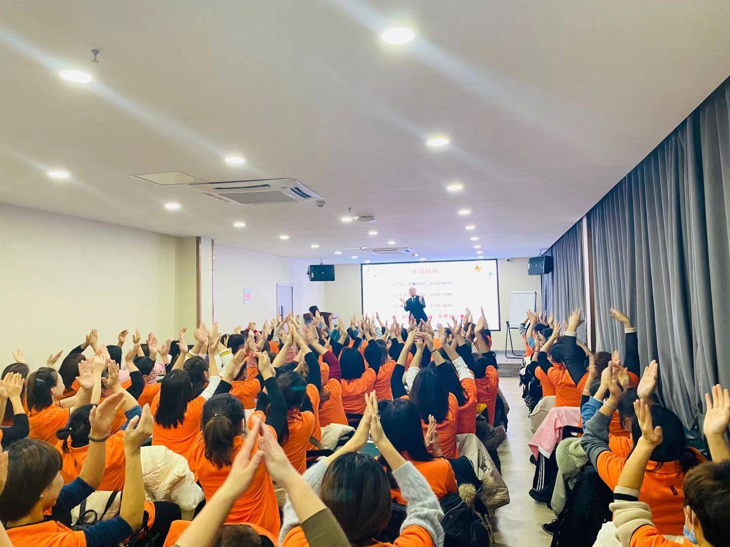 妆佰妍商学院第一期店长培训班正式开课