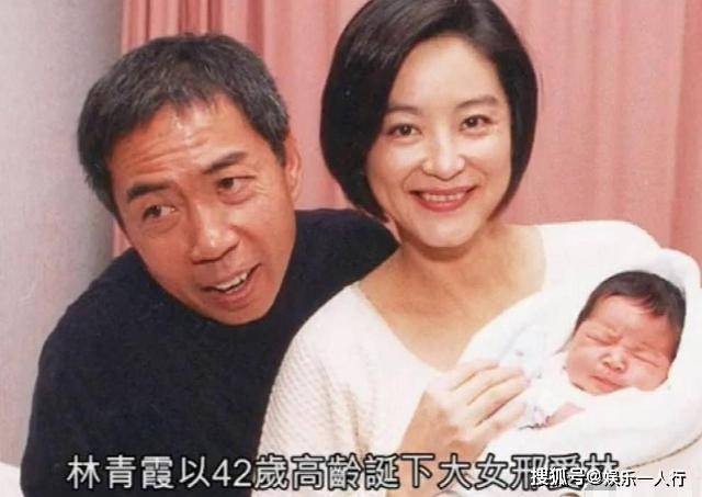个女儿以及邢李原和邢李原前妻所生的女儿一家五口人生活过得其乐融融