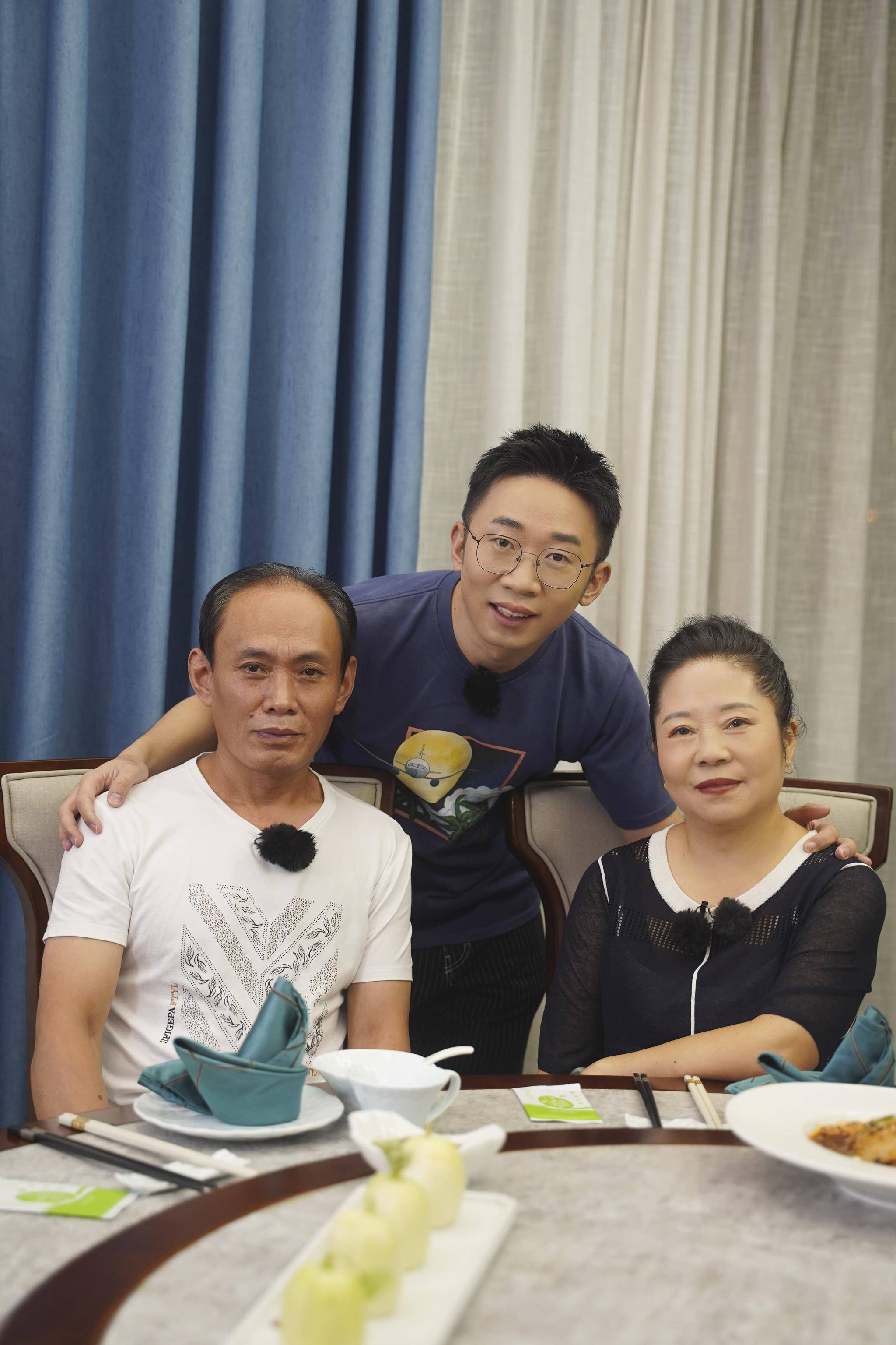 哎呀好身材第二季今日收官赵奕欢李伯恩制作腹肌吊饰