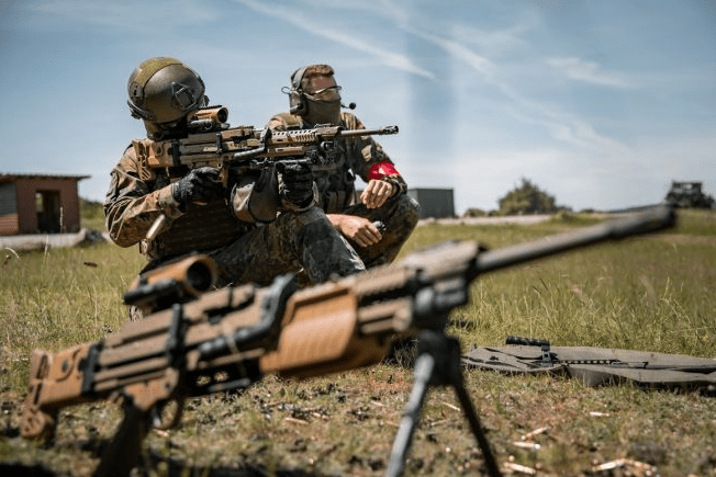 原创虽然战斗意志差但装备看起来先进啊德国egb空降步兵班配置