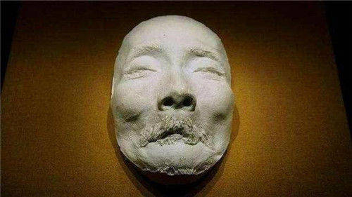 原创鲁迅去世后制作石膏像时意外粘上22根毛发如今已成国宝级文物