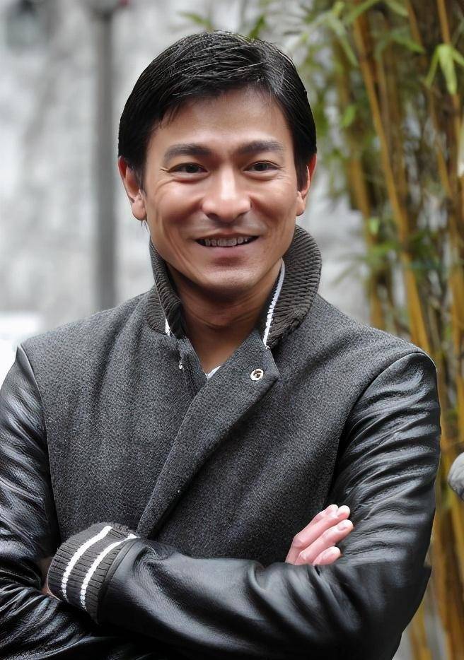 爱新觉罗·启星:身为皇室后裔,从不接清宫戏,仅为刘德华破了例-搜狐大视野-搜狐新闻