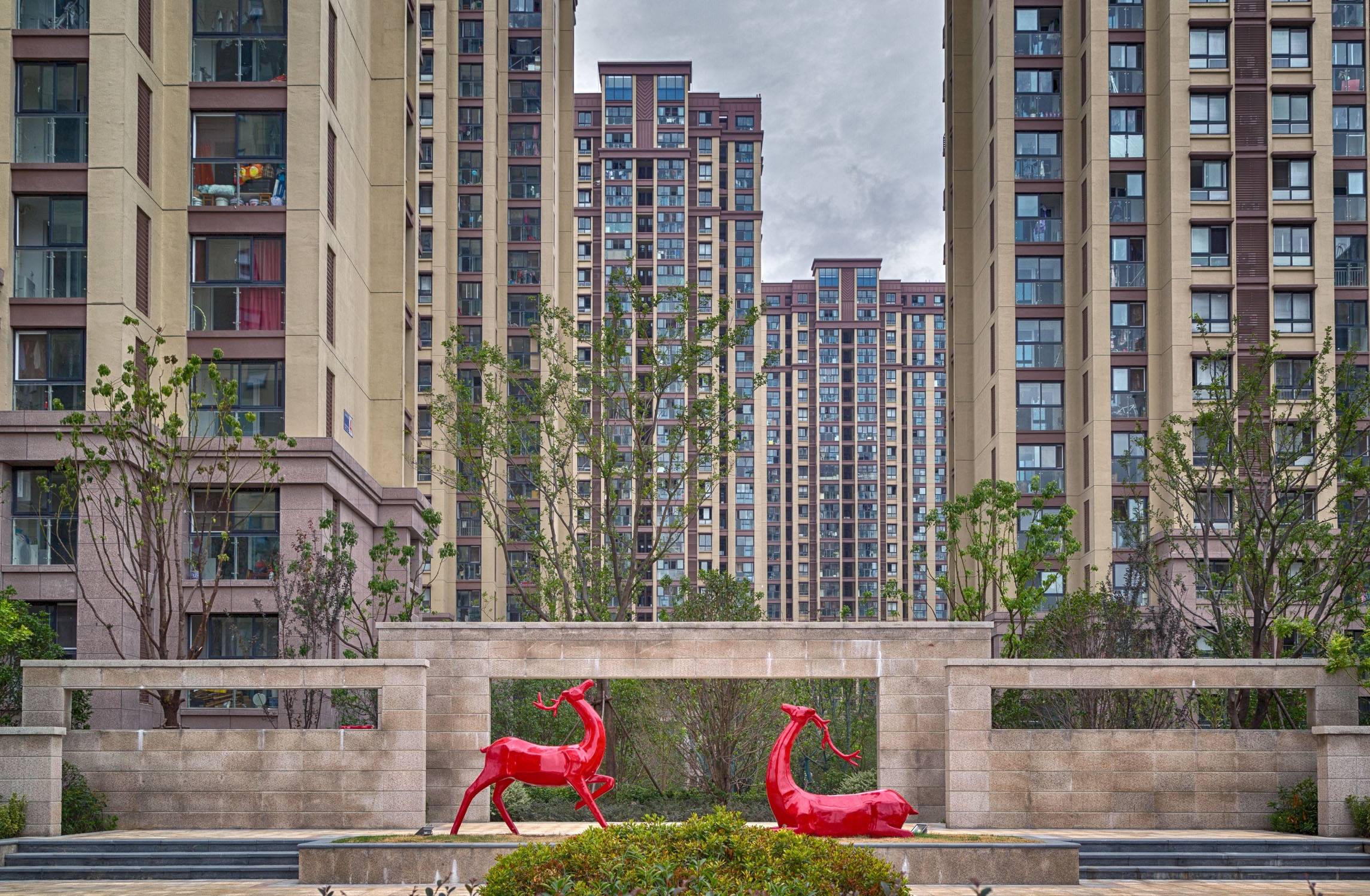 时下流行的高层连廊房,有人拍手叫好,有人直呼太坑!还能买吗?