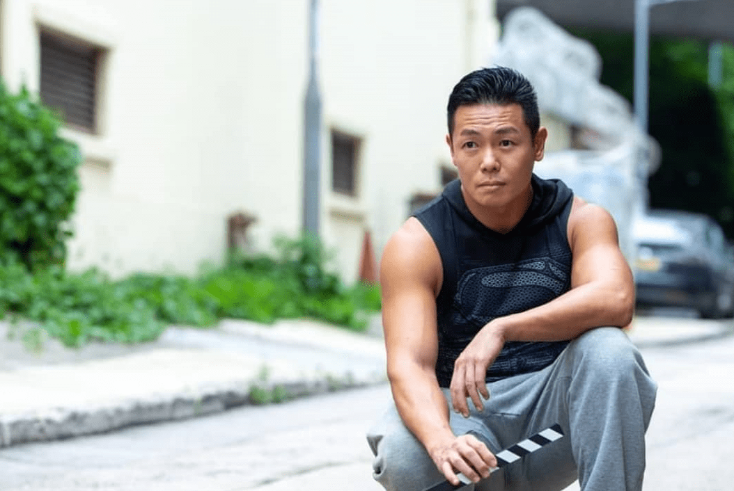 之后的罗浩铭,选择各种试镜,自荐模特儿公司.