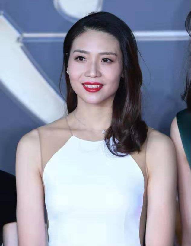 原创魏秋月露背装身材窈窕气质高雅不愧是当时亚洲最美二传