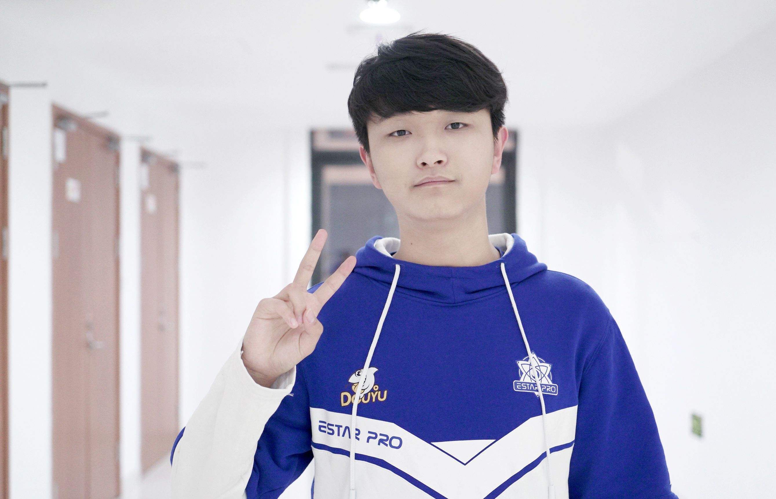 kpl瓶子接班人出现刺痛解说获好评被血书求上决赛解说席