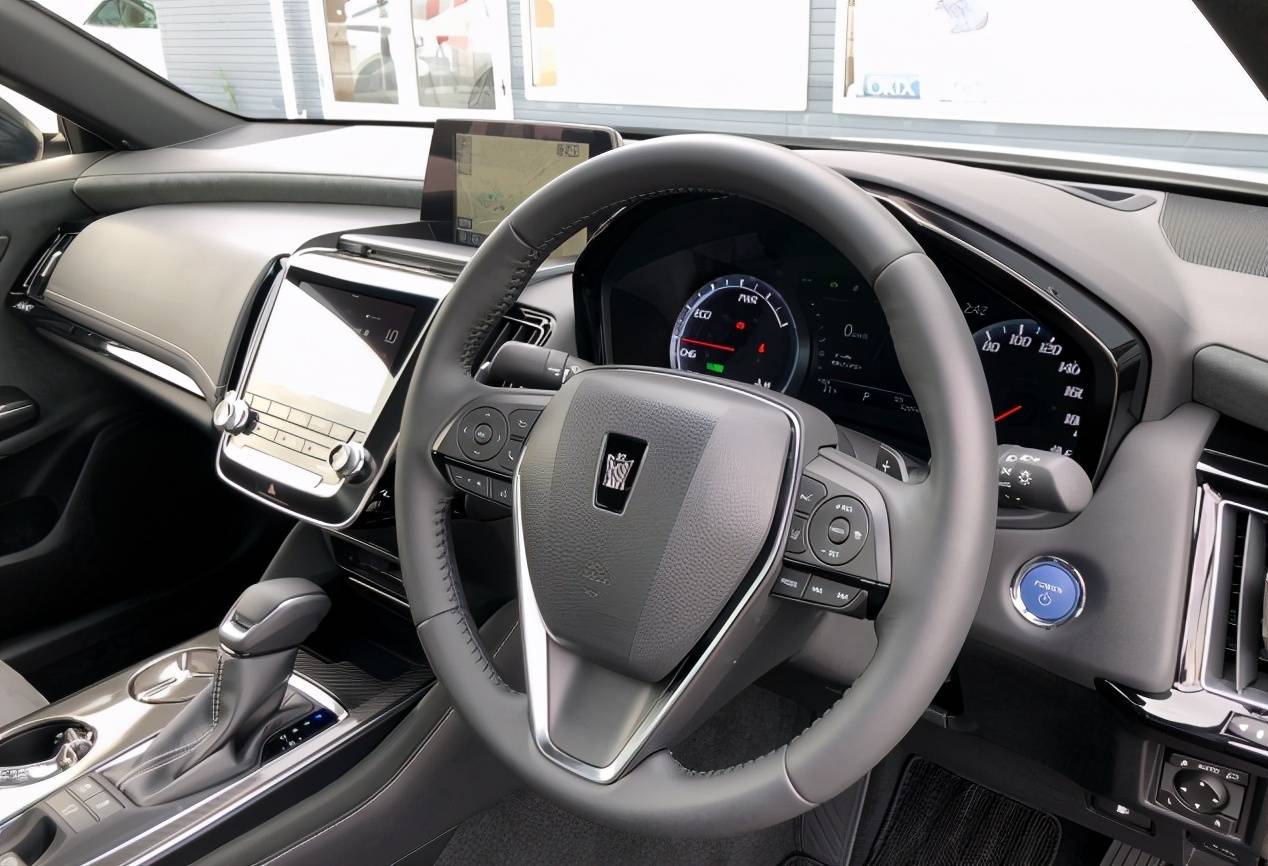 全新丰田皇冠rs现身,配3.5lv6 8at,可以基本无缘国内市场