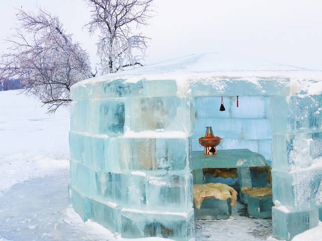 订阅 点击查看更多订阅内容> 近日,黑龙江大兴安岭一位林场职工盖冰屋