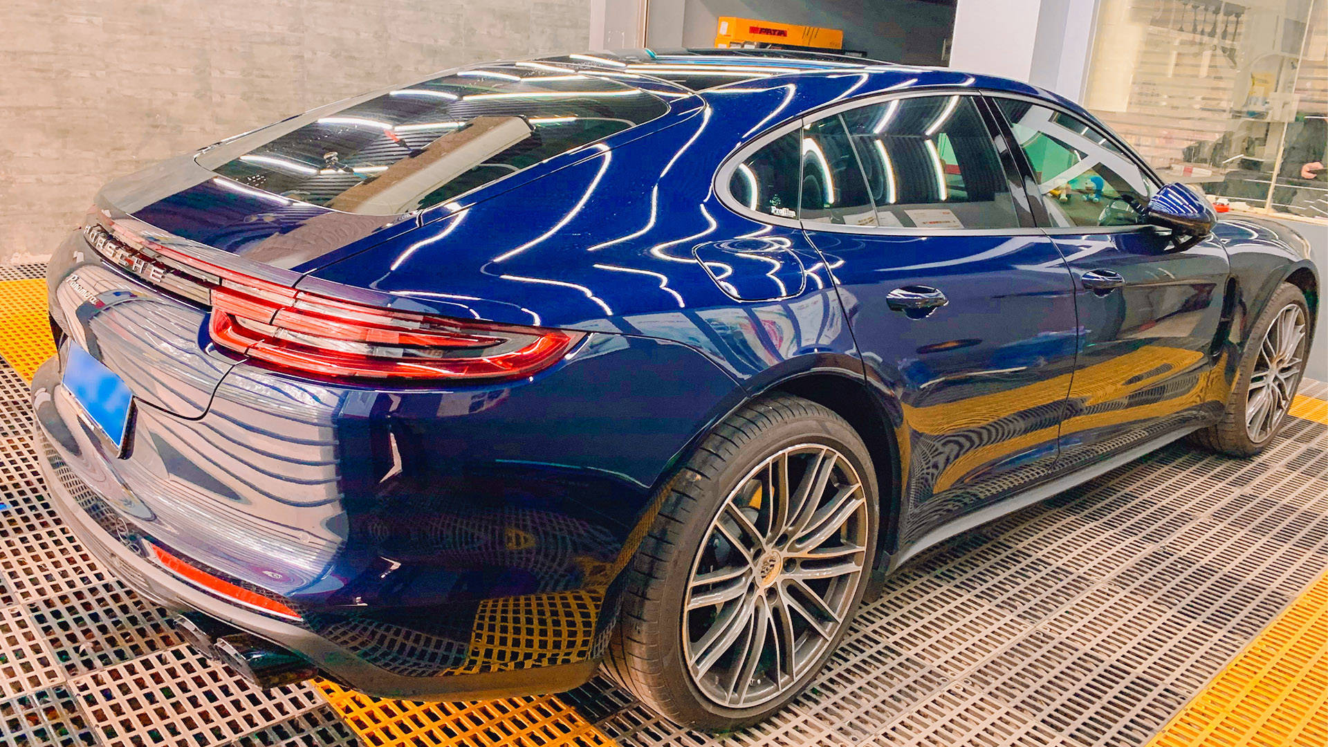 南昌汽车贴膜保时捷隐形车衣贴膜图