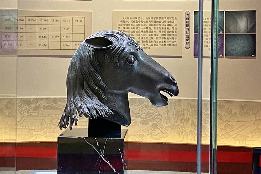 圆明园"马首"铜像回归 首批游客入场参观
