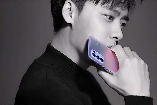 这次oppo reno5有两位代言,一位是李易峰,另一位是周冬雨.