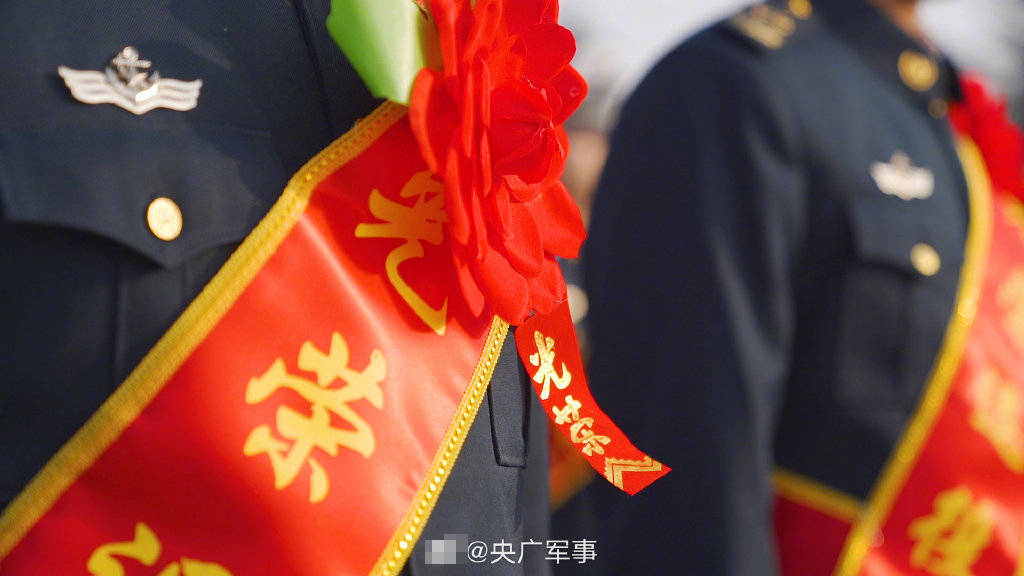 黄金树立誓和军旗那个好(军旗和黄金树立誓能叠加吗)