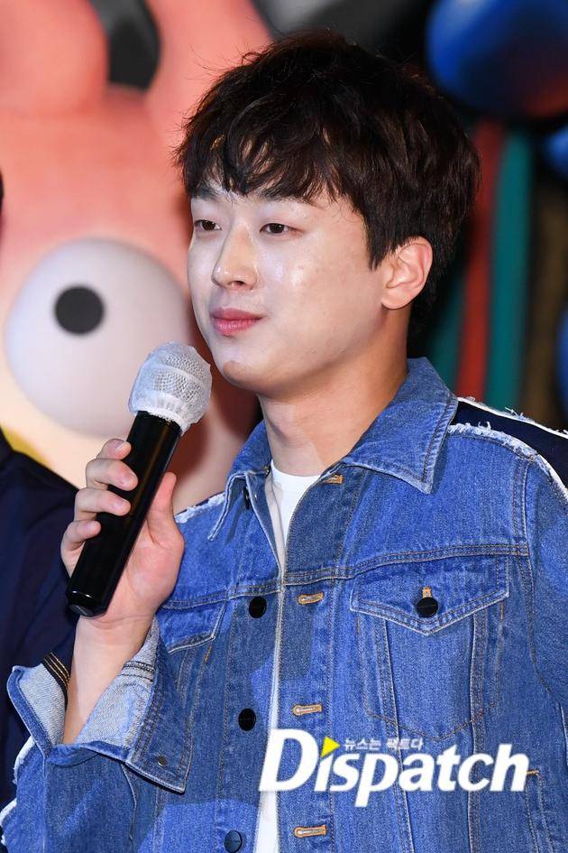 韩国歌手李灿元被确诊新冠肺炎 中断活动进行隔离_trot