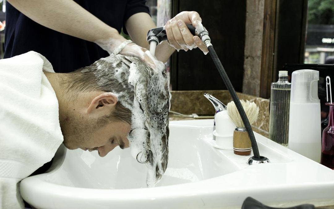 12-03 12:11 ·时尚领域创作者 订阅 许多人都有到理发店洗头的经历