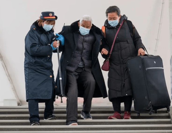关爱老年旅客铁路服务"花样多变"