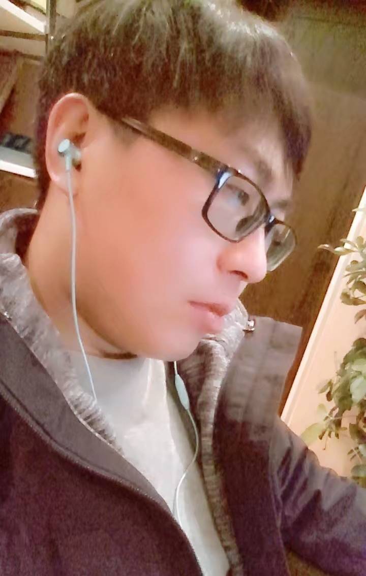 赵彦彬社交平台晒照配文早年工作照在忙碌中生活