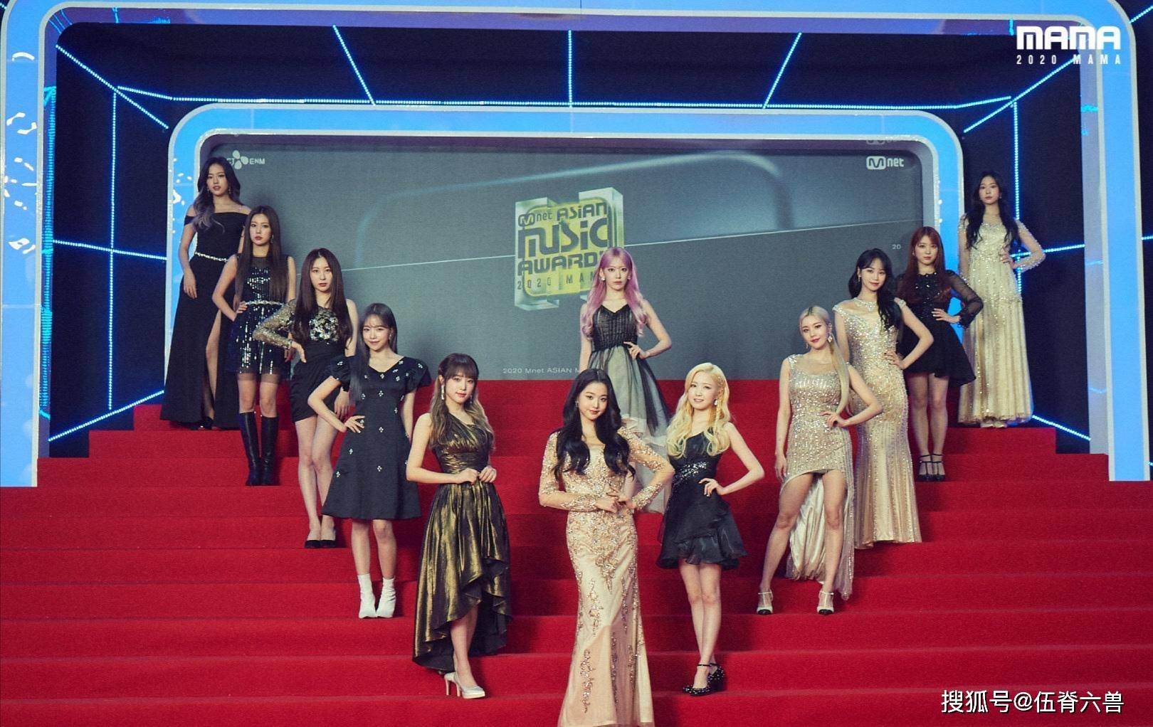 原创2020mama红毯嘉宾造型男团都注重保暖女团花式秀美腿