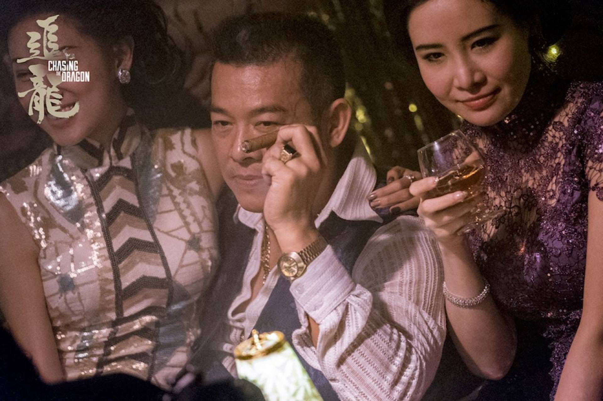 原创59岁吴毅将酒吧捞金穿马甲刻意显露肌肉被曝一场商演几万块