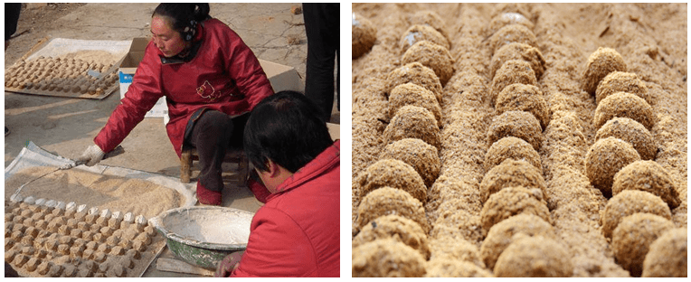 石灰攪拌均勻以後,倒入草木灰,黃泥和食鹽,繼續攪拌,這會鍋裡會很燙